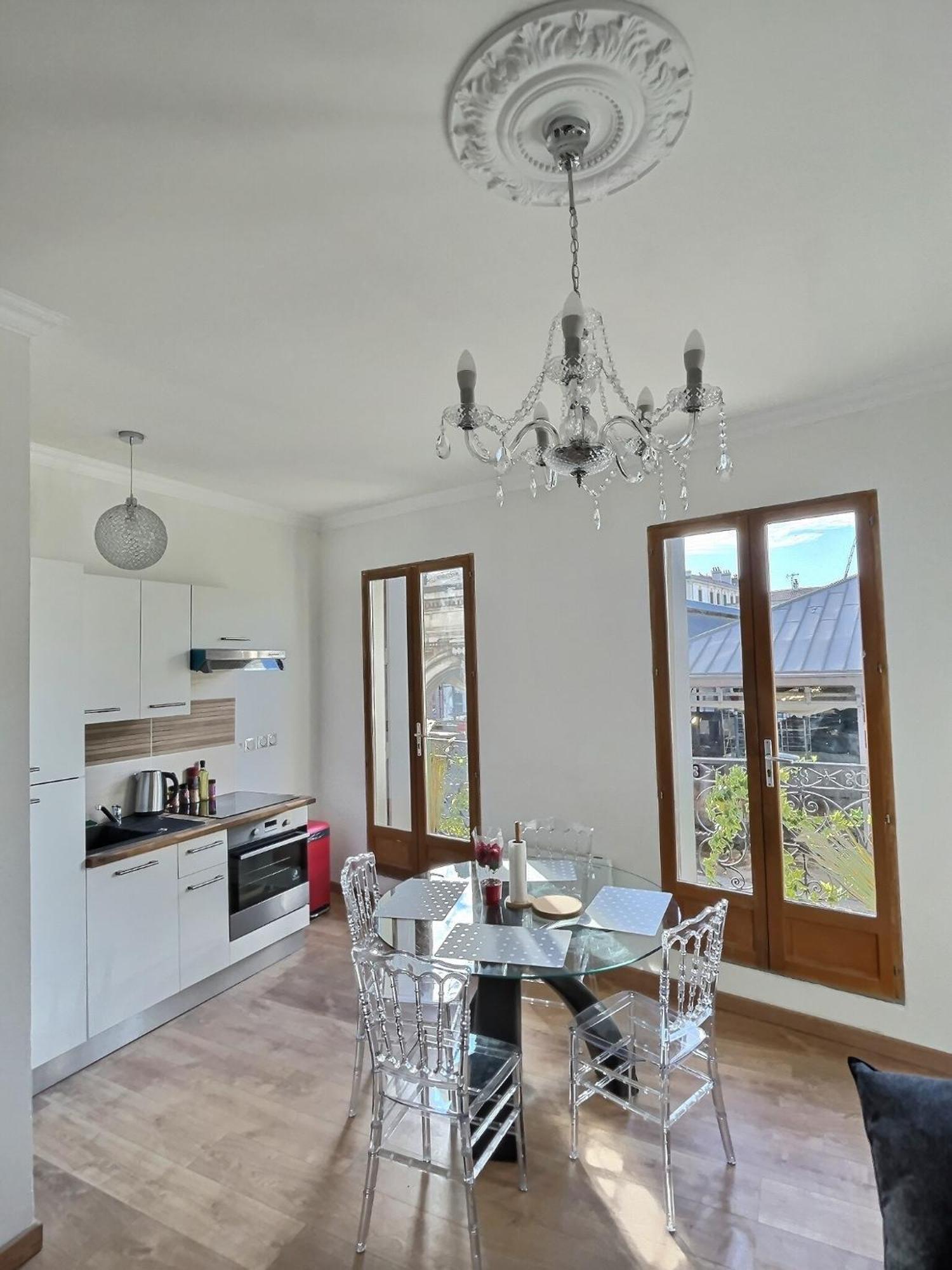 Appartement De Charme Avec Balcon Au Pied Des Commerces Béziers Kültér fotó